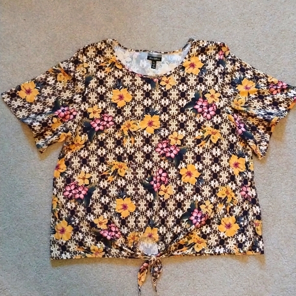 Allison Brittany Flowered Top - Picture 1 of 5